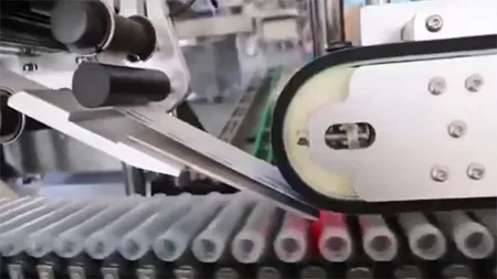 ماكينة لصق الليبل الأفقية